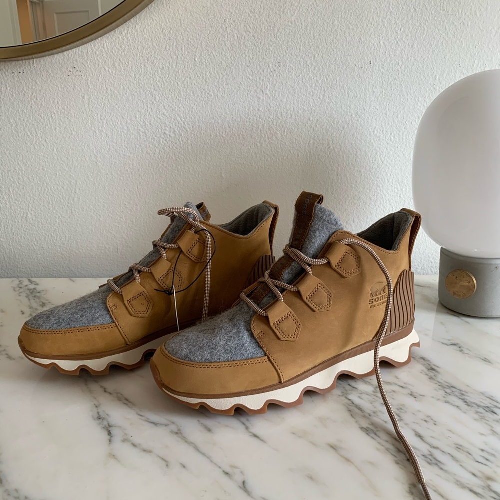 Brand new super cozy Sorel waterproof boots.
